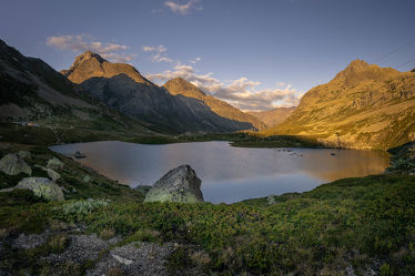 Bild mit Sommer, Panorama, Seeblick, Blauer Himmel, See, Landschaftspanorama, in den Bergen, schweizeralpen, bergen, julierpass