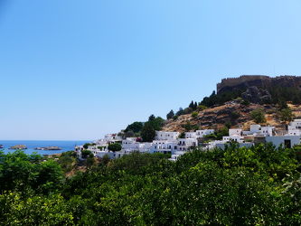 Bild mit Felsen, Häuser, Mittelmeer, Küste, Griechenland