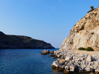 Bild mit Felsen, Meere, Mittelmeer, Blauer Himmel, Küste, Griechenland, Bucht