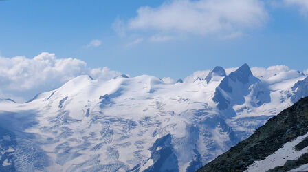 Bild mit Natur, Schnee, Felsen, Tageslicht, Gebirgskette, Alpen Panorama, Blauer Himmel, Berggipfel, schweizeralpen