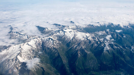 Bild mit Natur, Täler, Schnee, Wälder, Alpen, Gebirgskette, Alpen Panorama, Wolkenhimmel Panorama, Berggipfel
