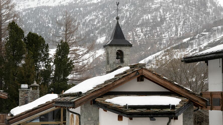 Bild mit Kirche, winterlandschaft, Bergwelten, Alpen im Winter, Kapelle, Schweiz, Saas Fee, Glockenturm