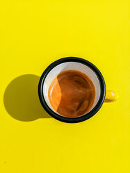 Bild mit #cup, #coffee, #cupofcoffee, #yellow, #happymorning, #morning
