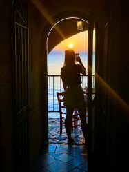 Bild mit Sonnenuntergang, Italien, Meerblick, Meer, Reisen, Frau, Sizilien