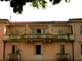 Bild mit Architektur, Bauwerke, Gebäude, Italien, Gardasee, Gebäudeteile, Häuser, Fenster, Balkone